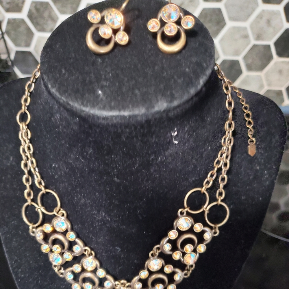 NIB Touchstone Crystal By Swarovski Retired Antigue Gold Necklace and Earrings